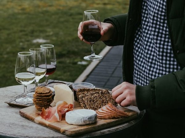Découvrez les saveurs de l'Aquitaine : les spécialités culinaires de la région
